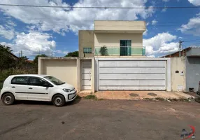 Foto 1 de Sobrado com 4 Quartos à venda, 220m² em Chacaras do Abreu, Formosa