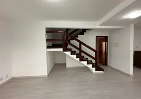 Foto 1 de Sobrado com 4 Quartos à venda, 163m² em Jardim América, Goiânia