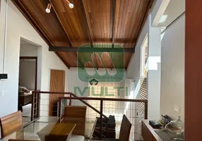 Foto 1 de Casa com 3 Quartos para alugar, 200m² em Vigilato Pereira, Uberlândia