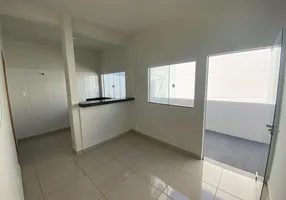 Foto 1 de Casa com 2 Quartos para alugar, 80m² em Santa Mônica, Uberlândia