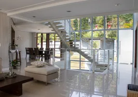 Foto 1 de Casa de Condomínio com 3 Quartos à venda, 1690m² em Jardim Petropolis, Itapecerica da Serra