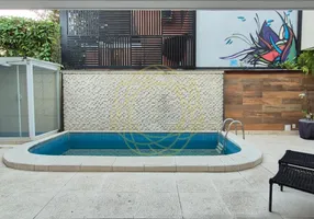 Foto 1 de Casa de Condomínio com 4 Quartos para alugar, 378m² em Barra da Tijuca, Rio de Janeiro
