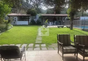 Foto 1 de Casa com 4 Quartos à venda, 155m² em Carangola, Petrópolis