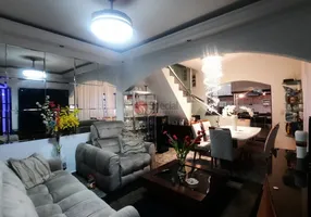 Foto 1 de Sobrado com 3 Quartos à venda, 250m² em Vila Rica, São Paulo