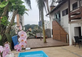 Foto 1 de Casa com 3 Quartos à venda, 230m² em Atiradores, Joinville