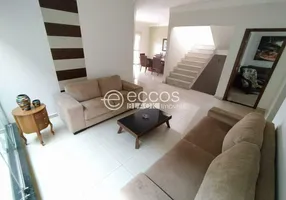 Foto 1 de Casa com 4 Quartos à venda, 400m² em Tubalina, Uberlândia