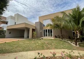 Foto 1 de Casa de Condomínio com 3 Quartos para venda ou aluguel, 330m² em Jardim Imperial, Cuiabá