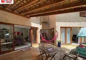 Foto 1 de Casa de Condomínio com 3 Quartos à venda, 310m² em Granja Viana, Carapicuíba