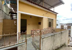 Foto 1 de Casa com 2 Quartos para alugar, 52m² em Jardim Glória, Juiz de Fora