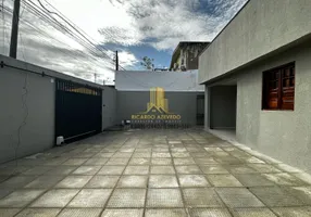 Foto 1 de Casa com 4 Quartos para alugar, 420m² em Feitosa, Maceió