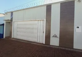 Foto 1 de Casa com 3 Quartos à venda, 185m² em Umuarama, Uberlândia