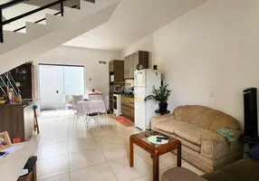 Foto 1 de Sobrado com 2 Quartos à venda, 74m² em Saguaçú, Joinville