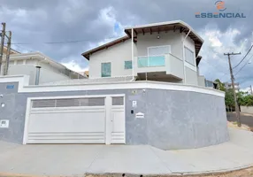 Foto 1 de Sobrado com 3 Quartos à venda, 117m² em Vila Sonia, Botucatu