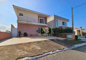 Foto 1 de Casa de Condomínio com 4 Quartos à venda, 185m² em Vale dos Cristais, Macaé