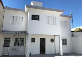Foto 1 de Sobrado com 3 Quartos à venda, 100m² em Vila Geny, Lorena