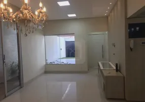 Foto 1 de Casa com 3 Quartos à venda, 198m² em Cidade Jardim, Uberlândia