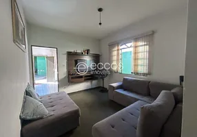 Foto 1 de Casa com 3 Quartos à venda, 150m² em Planalto, Uberlândia