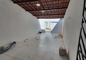 Foto 1 de Casa com 2 Quartos à venda, 85m² em Furna da Onça, Maracanaú