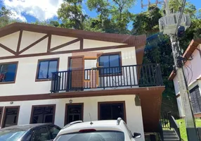 Foto 1 de Apartamento com 3 Quartos à venda, 69m² em Samambaia, Petrópolis
