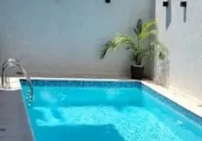 Foto 1 de Casa com 3 Quartos à venda, 80m² em Centro, Curitiba