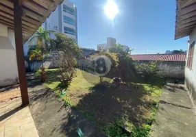 Foto 1 de Lote/Terreno à venda, 743m² em Coqueiros, Florianópolis