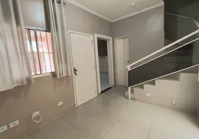 Foto 1 de Casa de Condomínio com 2 Quartos para alugar, 60m² em Vila Paranaguá, São Paulo