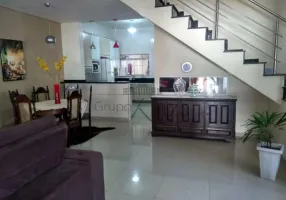 Foto 1 de Sobrado com 3 Quartos à venda, 220m² em Villa Branca, Jacareí