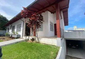 Foto 1 de Casa com 4 Quartos para alugar, 130m² em Pantanal, Florianópolis
