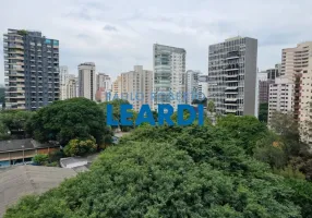 Foto 1 de Apartamento com 2 Quartos à venda, 39m² em Moema, São Paulo