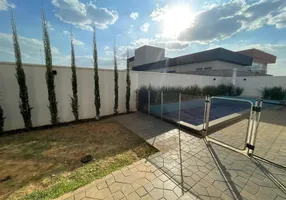 Foto 1 de Casa com 3 Quartos para alugar, 227m² em Residencial Goiânia Golfe Clube, Goiânia