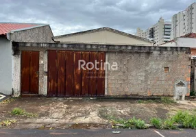 Foto 1 de Casa com 2 Quartos para alugar, 119m² em Martins, Uberlândia
