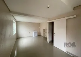 Foto 1 de Casa de Condomínio com 2 Quartos para alugar, 101m² em Vila Nova, Porto Alegre