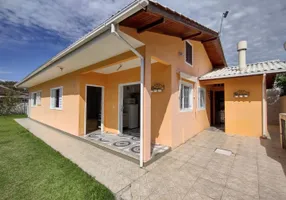 Foto 1 de Casa com 3 Quartos à venda, 210m² em Carianos, Florianópolis