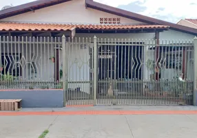 Foto 1 de Casa com 2 Quartos à venda, 194m² em Bandeirantes, Londrina