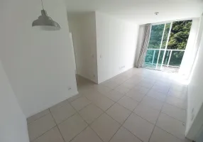 Foto 1 de Apartamento com 2 Quartos para alugar, 58m² em Pendotiba, Niterói