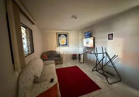 Foto 1 de Casa com 3 Quartos para alugar, 240m² em Fundinho, Uberlândia