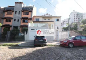 Foto 1 de Sobrado com 4 Quartos à venda, 414m² em Chácara das Pedras, Porto Alegre