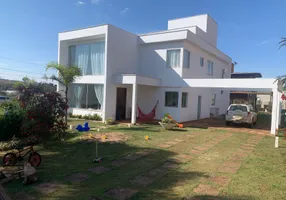 Foto 1 de Casa de Condomínio com 3 Quartos à venda, 222m² em Balneario Água Limpa, Nova Lima