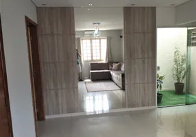 Foto 1 de Casa com 3 Quartos à venda, 130m² em Jardim Petropolis, Maringá