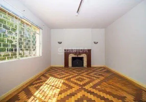 Foto 1 de Casa com 3 Quartos para alugar, 250m² em Rio Branco, Porto Alegre