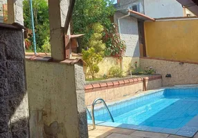 Foto 1 de Casa com 3 Quartos à venda, 360m² em Trindade, São Gonçalo