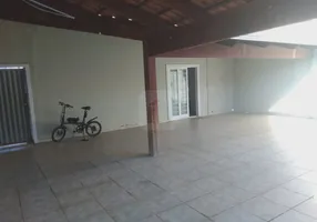 Foto 1 de Casa com 3 Quartos à venda, 150m² em Jardim Holanda, Uberlândia