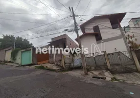 Foto 1 de Casa com 2 Quartos à venda, 104m² em Planalto, Belo Horizonte