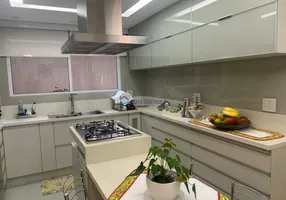 Foto 1 de Casa de Condomínio com 3 Quartos à venda, 300m² em Jardim São Nicolau, São Paulo