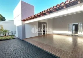 Foto 1 de Casa com 3 Quartos para alugar, 175m² em Santa Mônica, Uberlândia