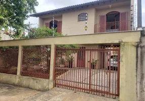 Foto 1 de Casa com 4 Quartos à venda, 160m² em Jardim Acapulco, Londrina