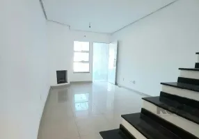 Foto 1 de Sobrado com 3 Quartos à venda, 235m² em Mário Quintana, Porto Alegre