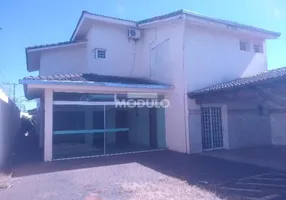 Foto 1 de Casa com 3 Quartos para alugar, 350m² em Umuarama, Uberlândia
