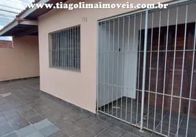 Foto 1 de Casa com 2 Quartos à venda, 65m² em Loteamento Jardim Aruan, Caraguatatuba