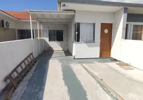 Foto 1 de Casa com 2 Quartos à venda, 55m² em Loteamento Jardins, Palhoça